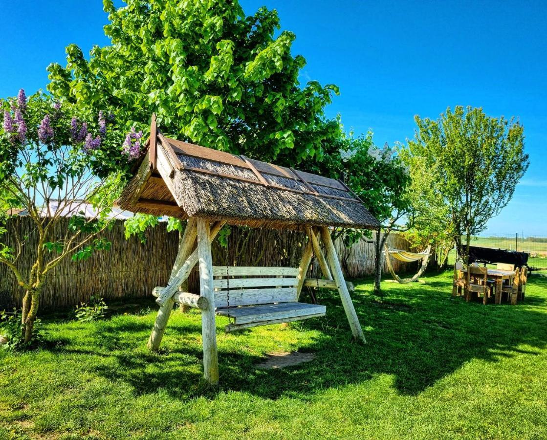 5 Chirpici - Small Traditional Resort Murighiol Exterior photo